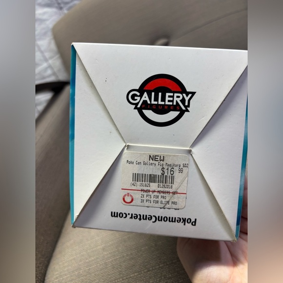 Pokémon Center Original Gallery Figure: Magikarp—Splash - Picture 6 of 6